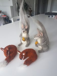 Felted foxes and