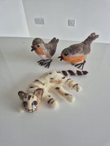Learn needlefelting, cats and robins, needle felt animals , birds and pictures in a workshop